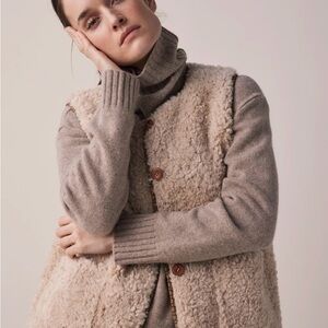 The amente Wool cotton blended reversible vest
XS/S / Oatmeal/Brown